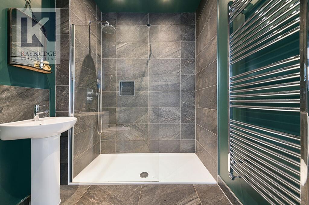 Bridgewood Road, Worcester Park - KT4 8XS