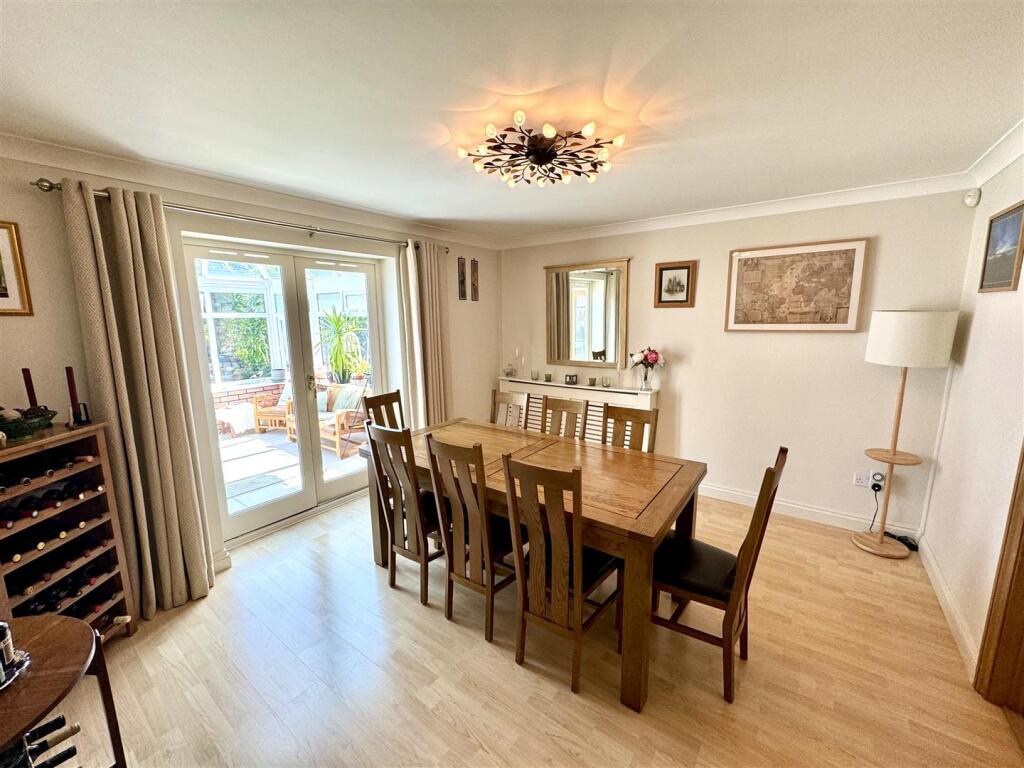 FORMAL DINING AREA