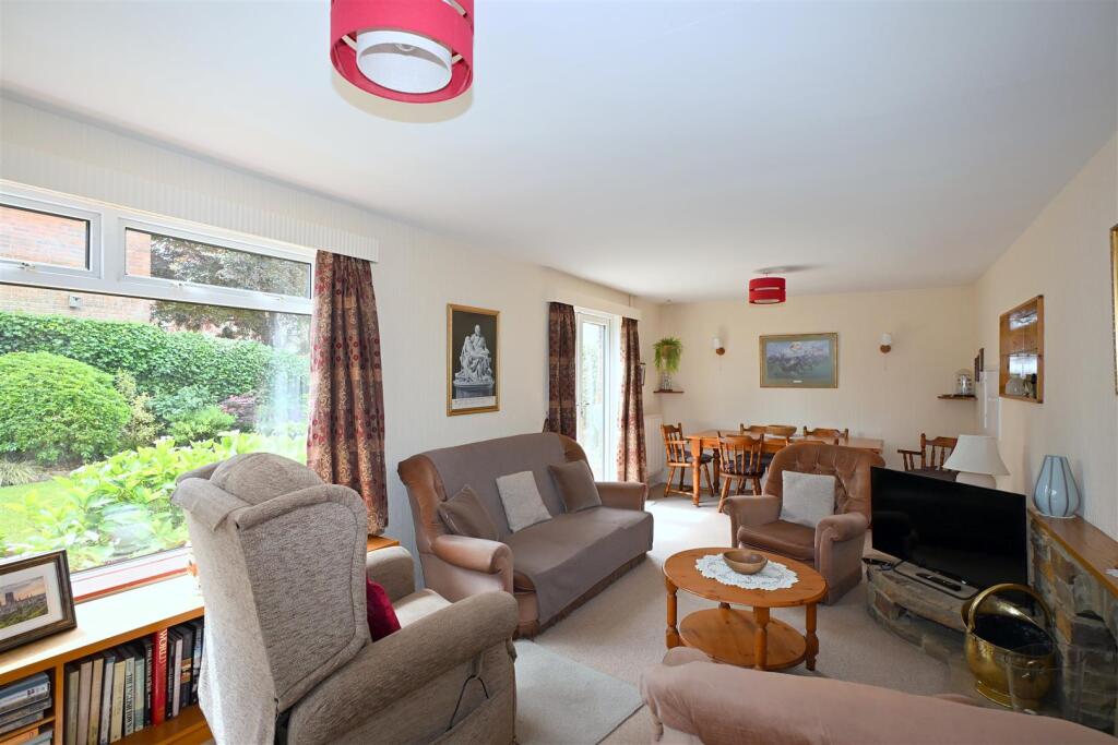 Sitting/Dining Room