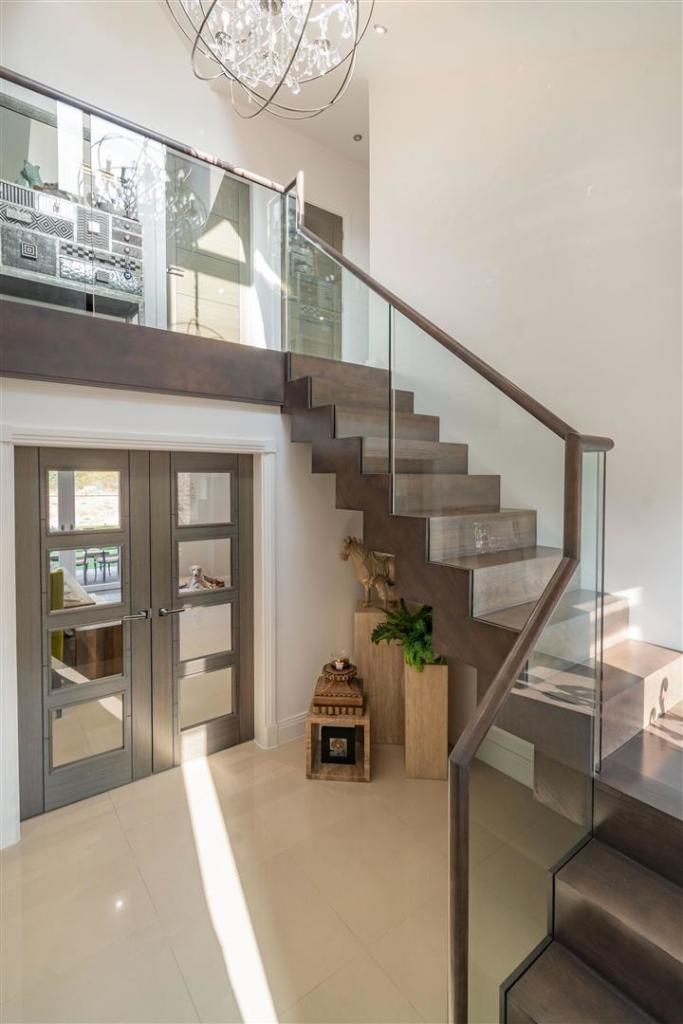 8496165-interior12.jpg