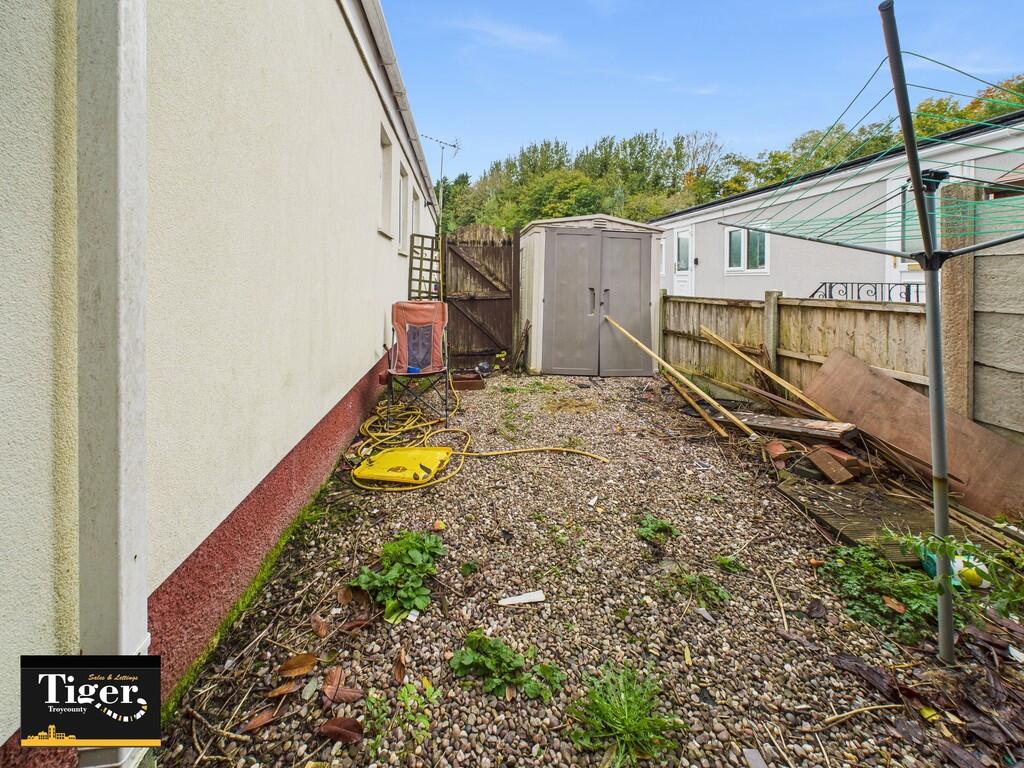 CAM02176G0-PR0736...