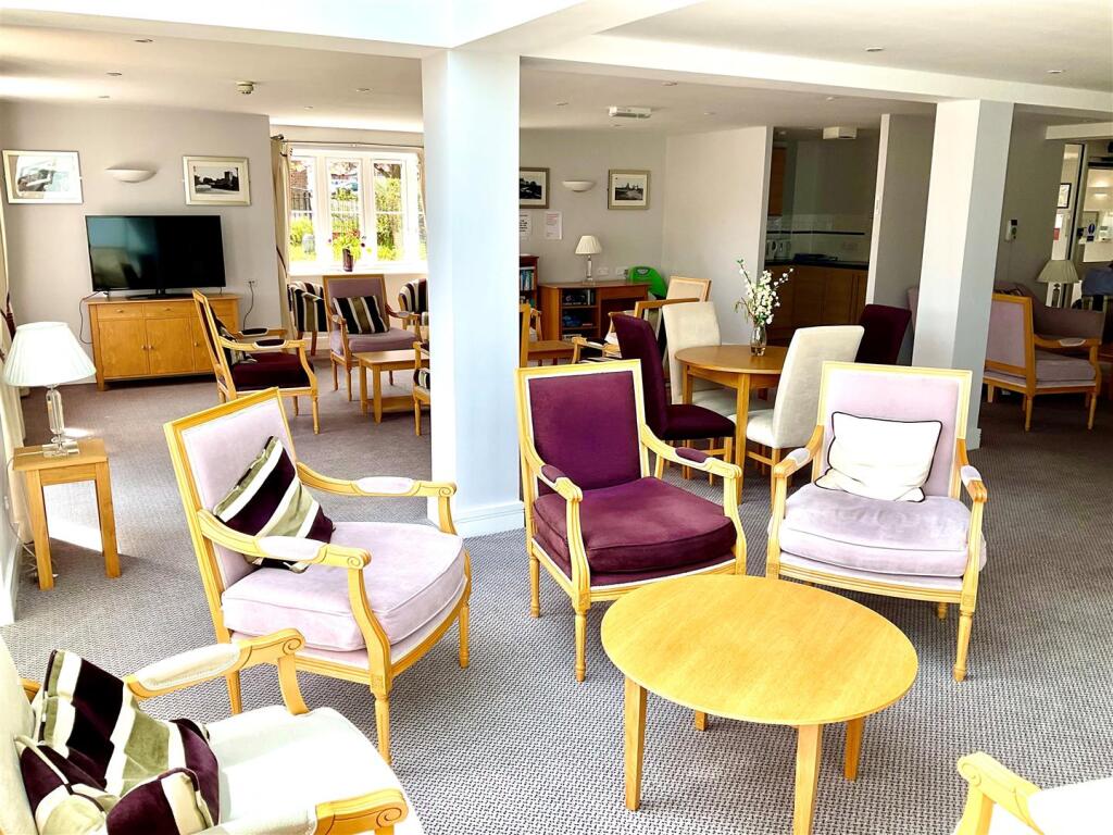 Communal Lounge pic1.jpg