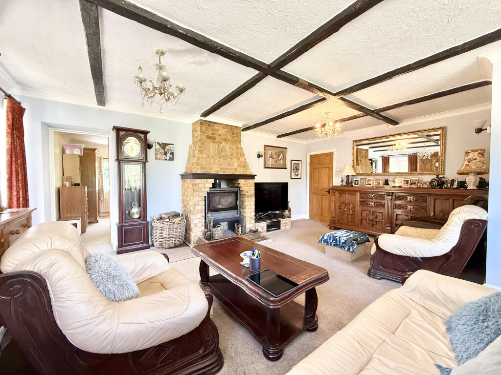 Lounge/Dining Rm
