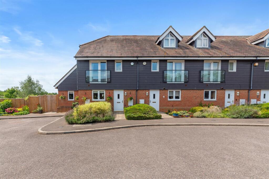 3 Childsbridge Farm Place 37.jpg