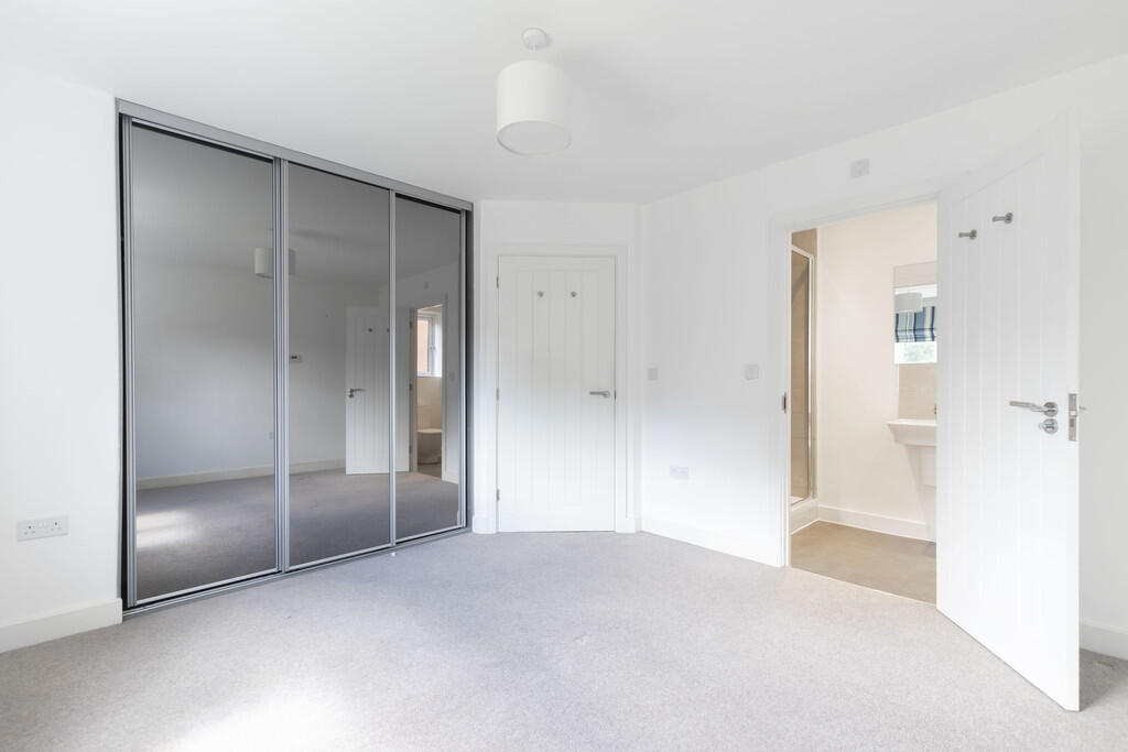 Flat 2, 2 Harvest...