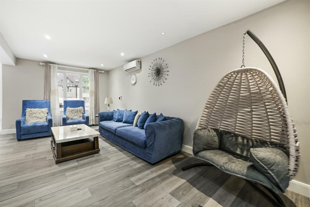 260 East Lane - R36c9QauNEMdnK98IKAX.jpg