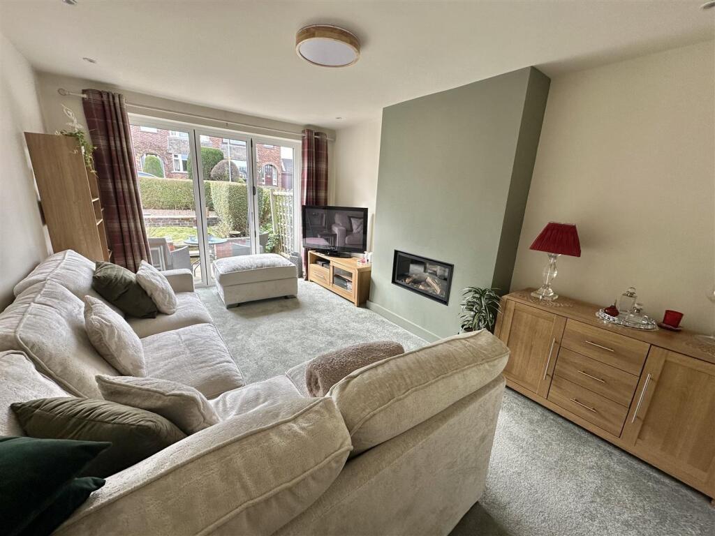 Bramleys Estate Agents - Cornmill Crescent (17).jp