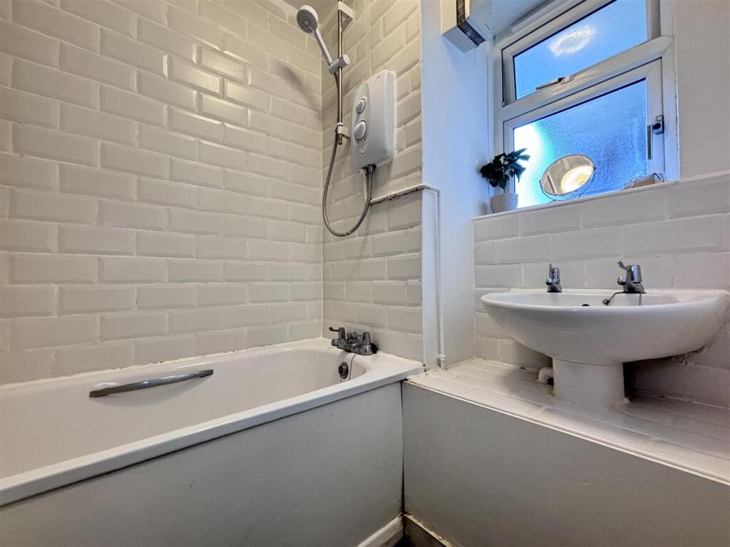 Swann Way Bathroom 2.jpeg