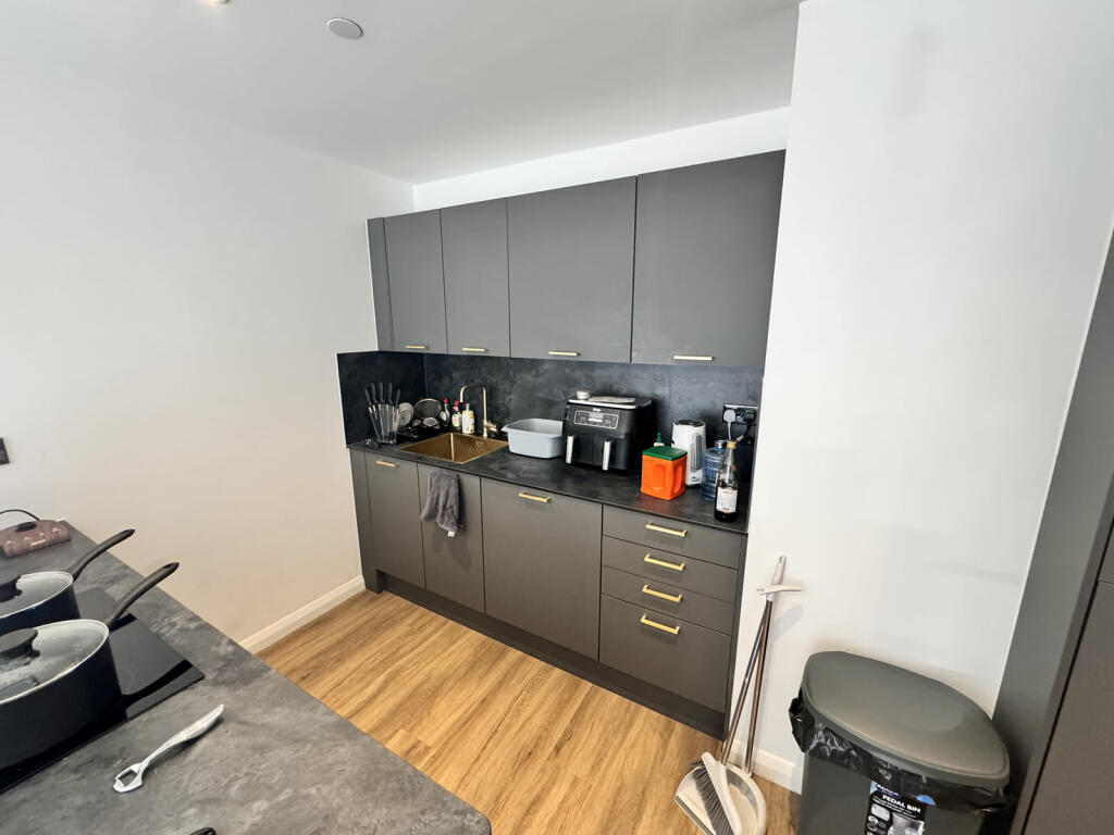 B10BISHOPGATEIMG_0443.jpg