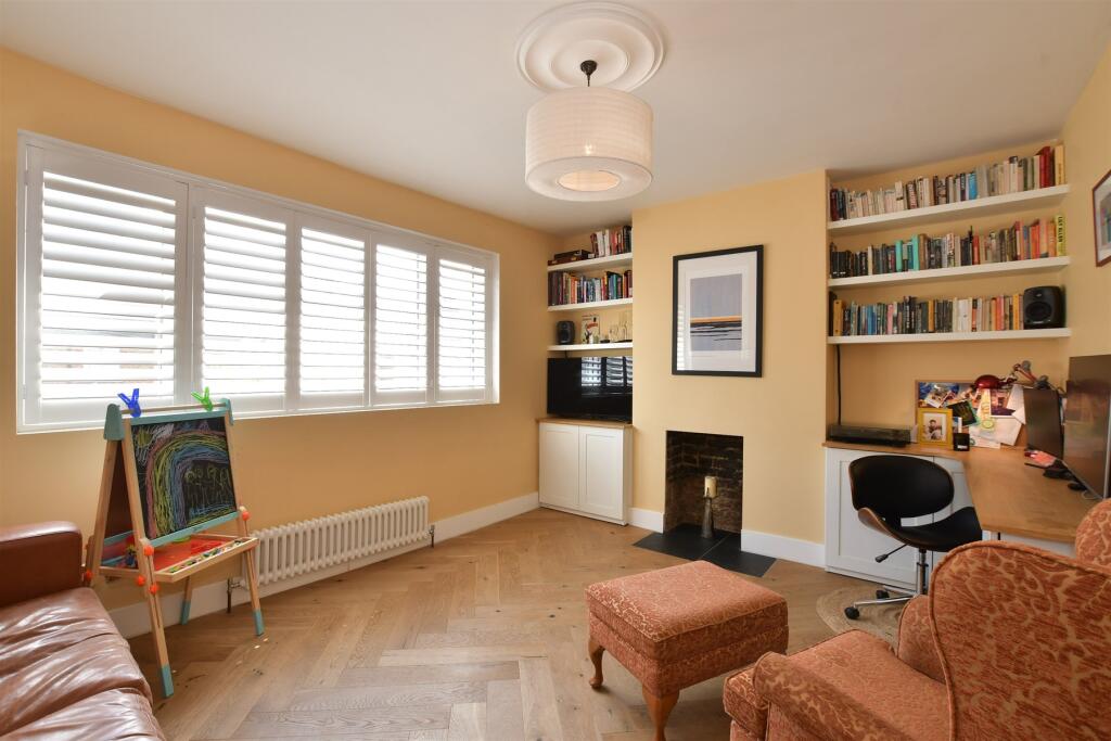 Lounge/Dining Room