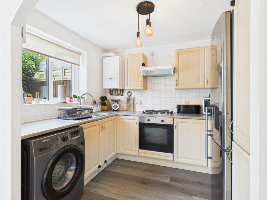 CAM04825G0-PR0163-STILL004