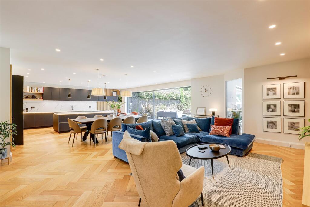 Open Plan Living Kitchen Area (6).jpg