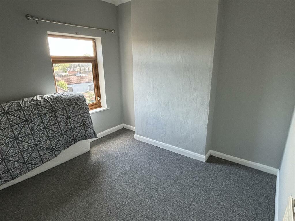 36OS-bedroom3.JPG