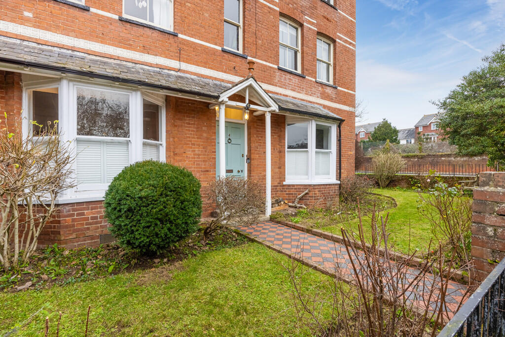 A07 - The Shrubbe...