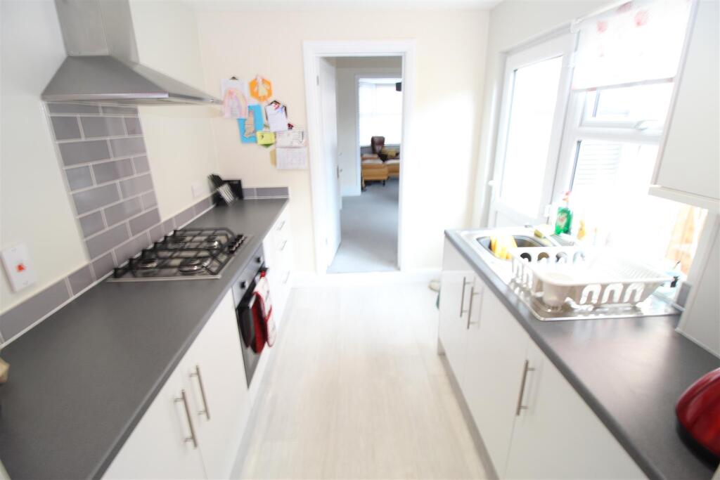 Kitchen (3).JPG