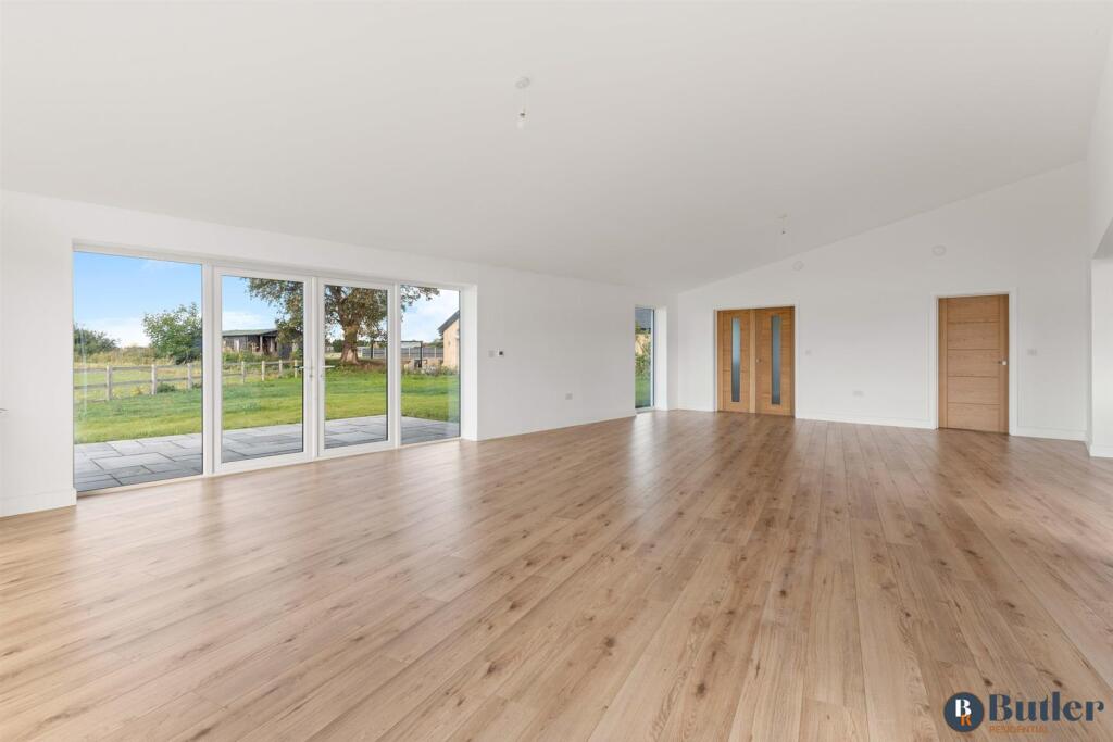 Open-plan Lounge