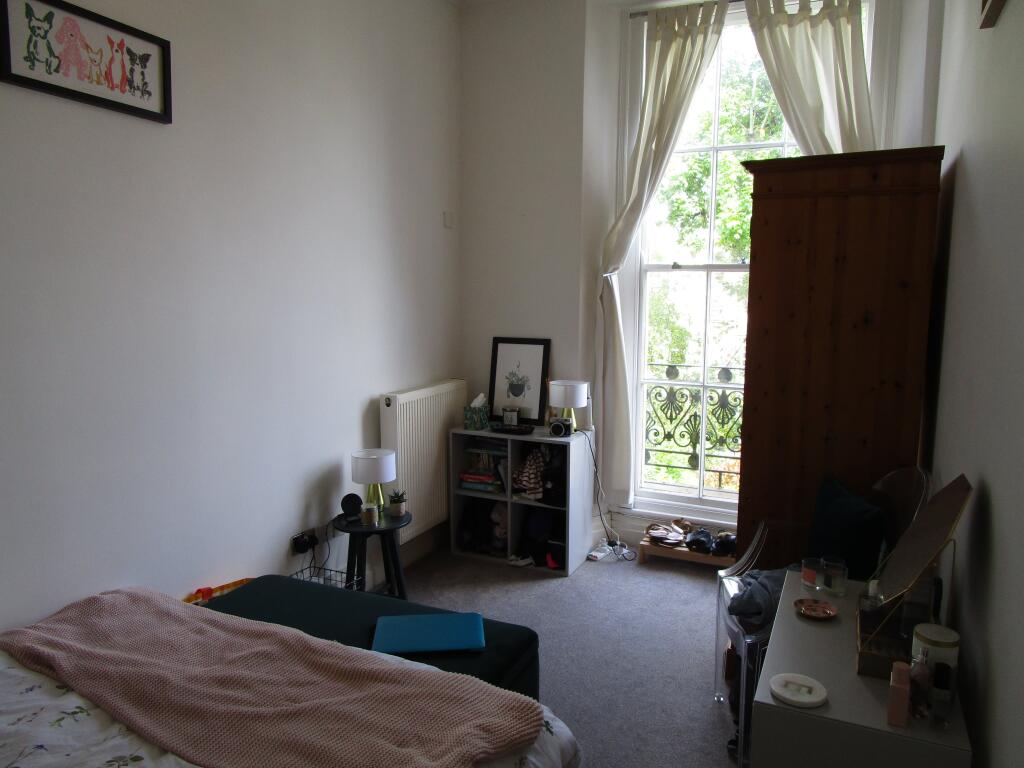 Front bedroom (2)