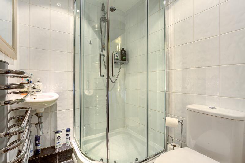 EN SUITE SHOWER ROOM