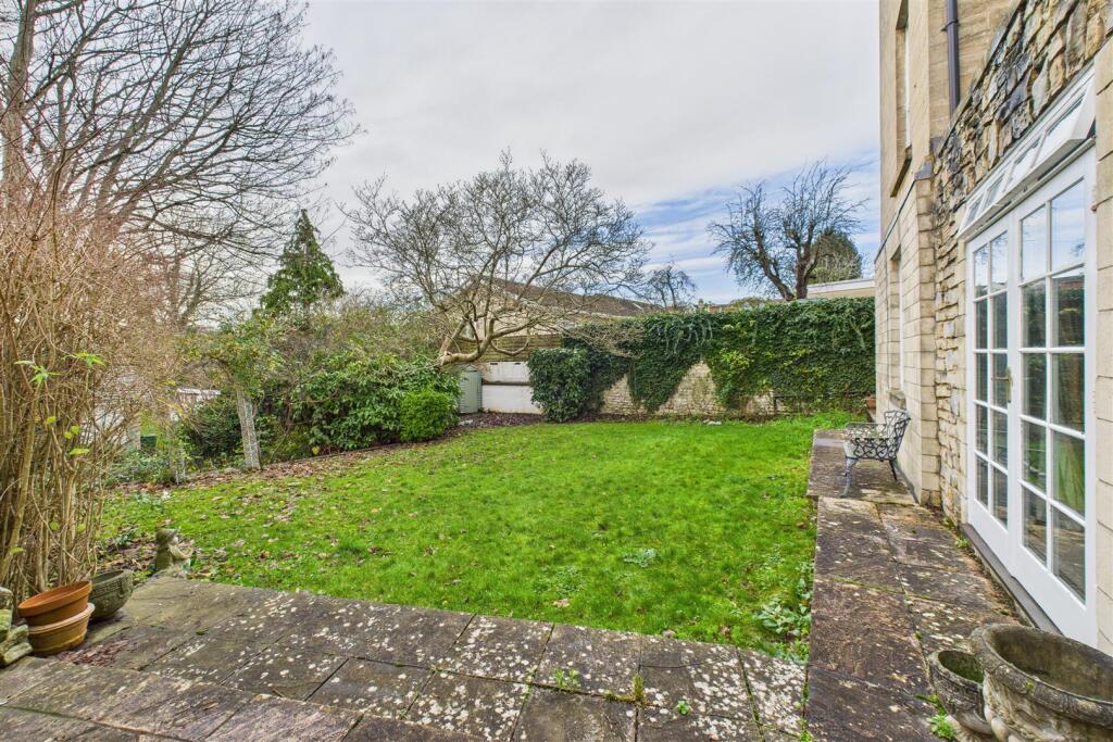 Garden Flat, 63 Newbridge Hill, Newbridge, Bath BA