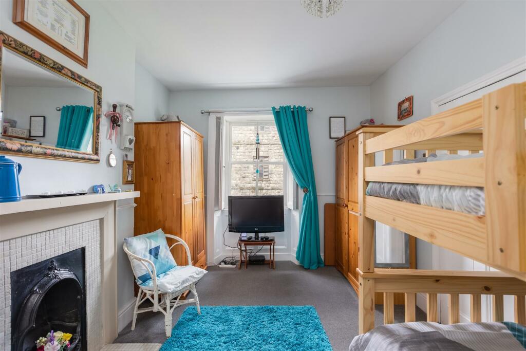 Undercliffe 23 Bedroom 2-3.jpg