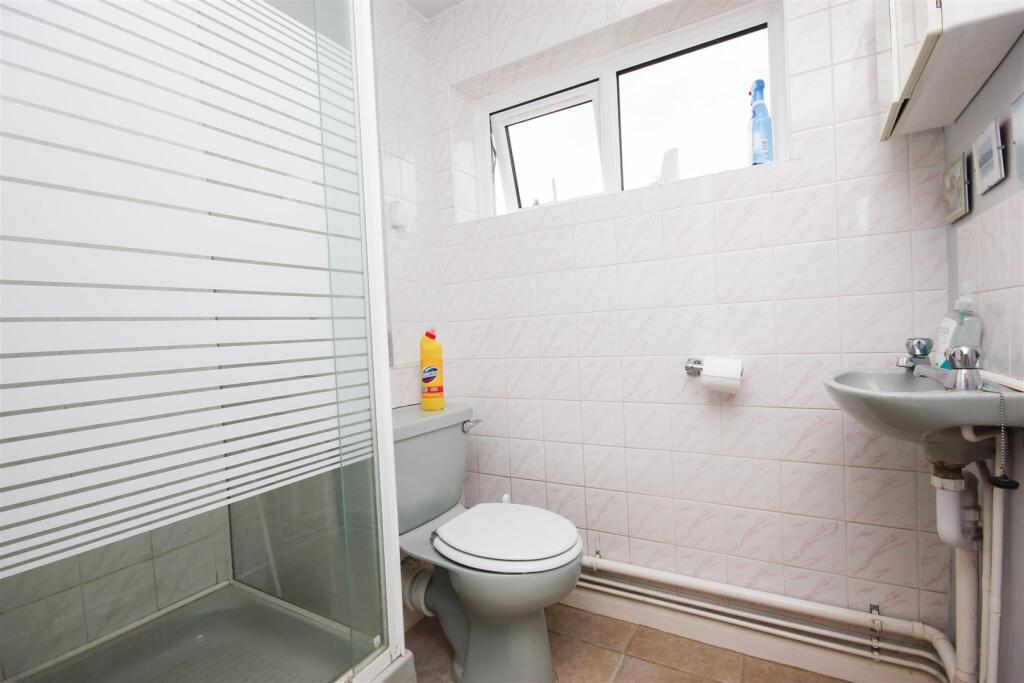 downstairs shower room.JPG