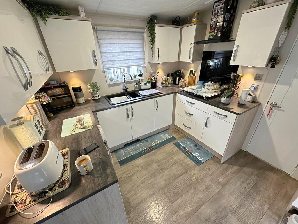 Facetune_12-11-20...