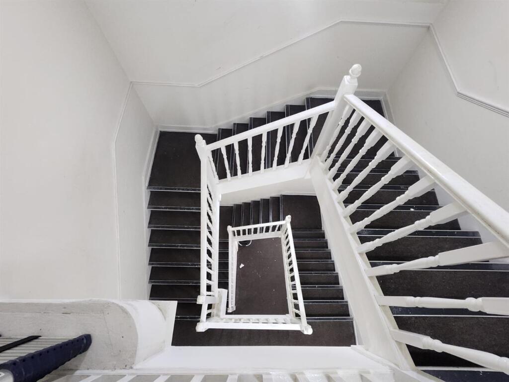 3RD FLOOR STAIRCASE (2).jpg