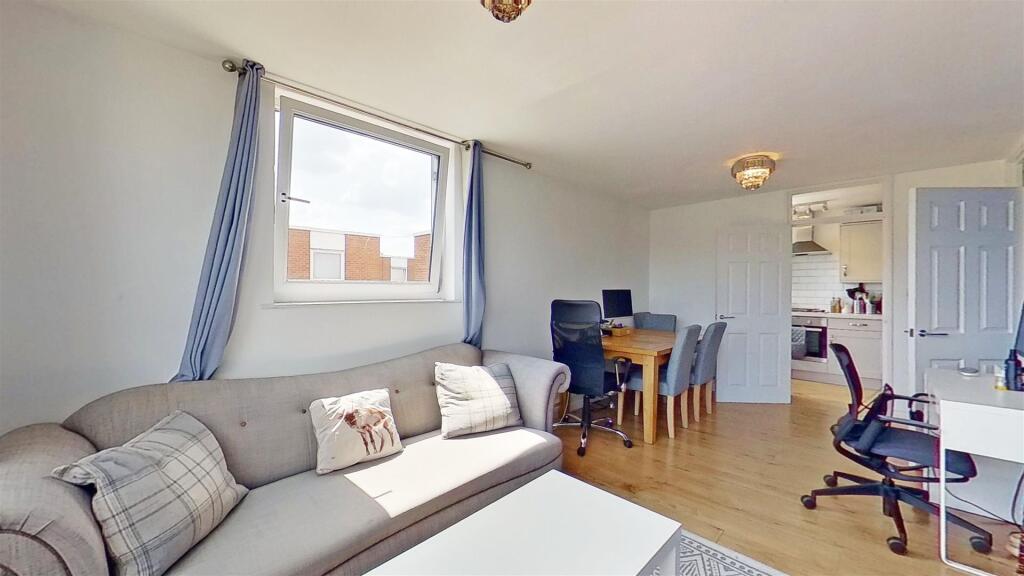 Kingham-Close-Earlsfield-SW18-06232023_081749.jpg