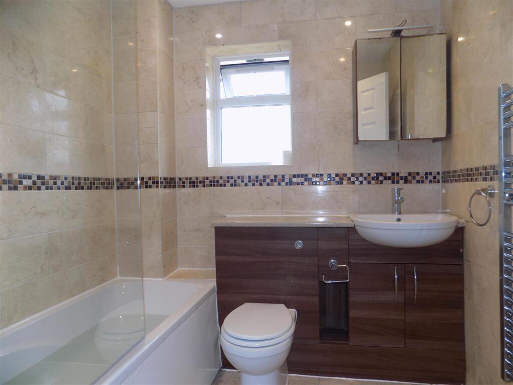 2 Hazley Walk - Bathroom.JPG