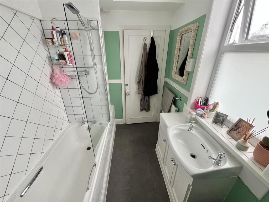 Bathroom Aspect 2