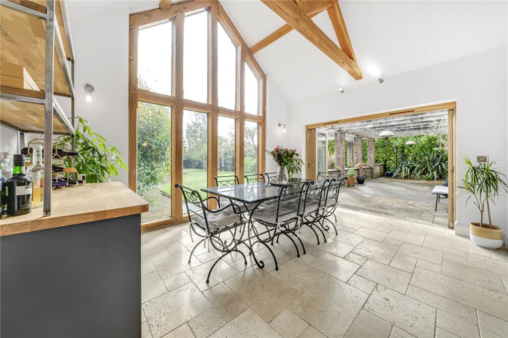 Kitchen/Dining Space