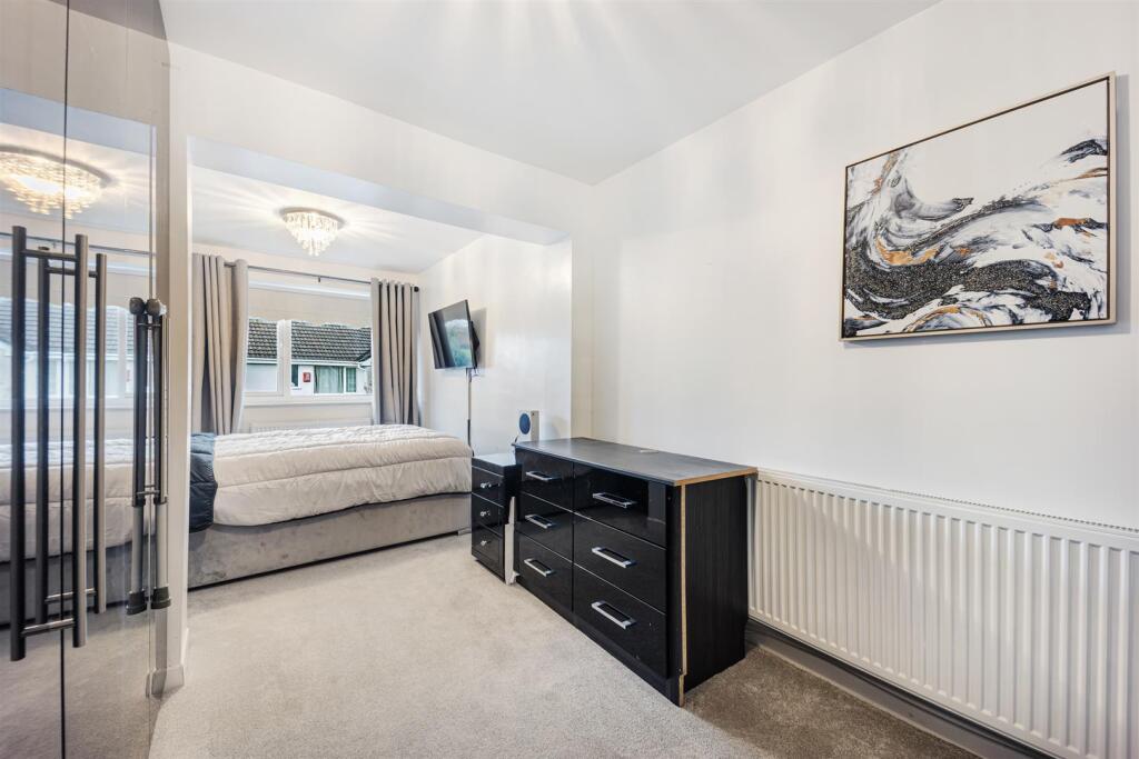 1 Thorndyke Close-1.jpg