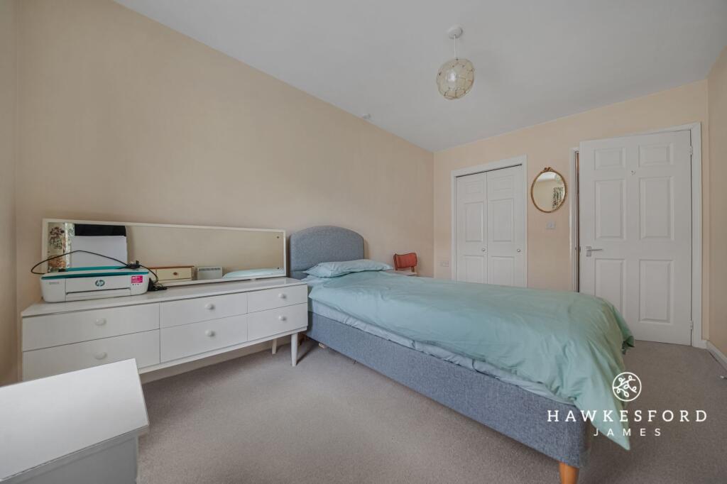 The Turrets, Sittingbourne - Bedroom 1