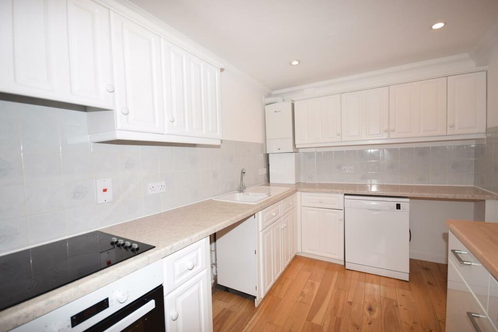 Kitchen..JPG