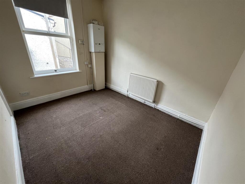 67 Grove Pk IMG_8174.jpg