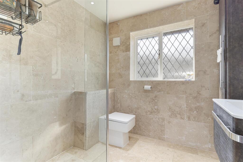 Master Bedroom Ensuite.jpg