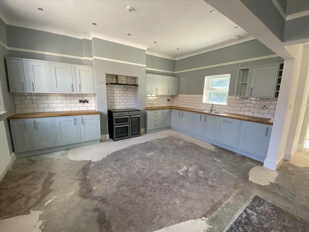 Dining Kitchen: