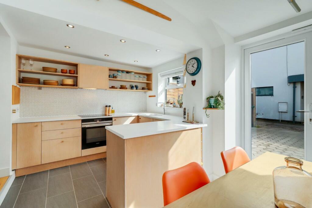 Kitchen b.jpg