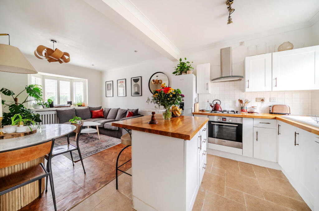 1395676-7-695f9c6...