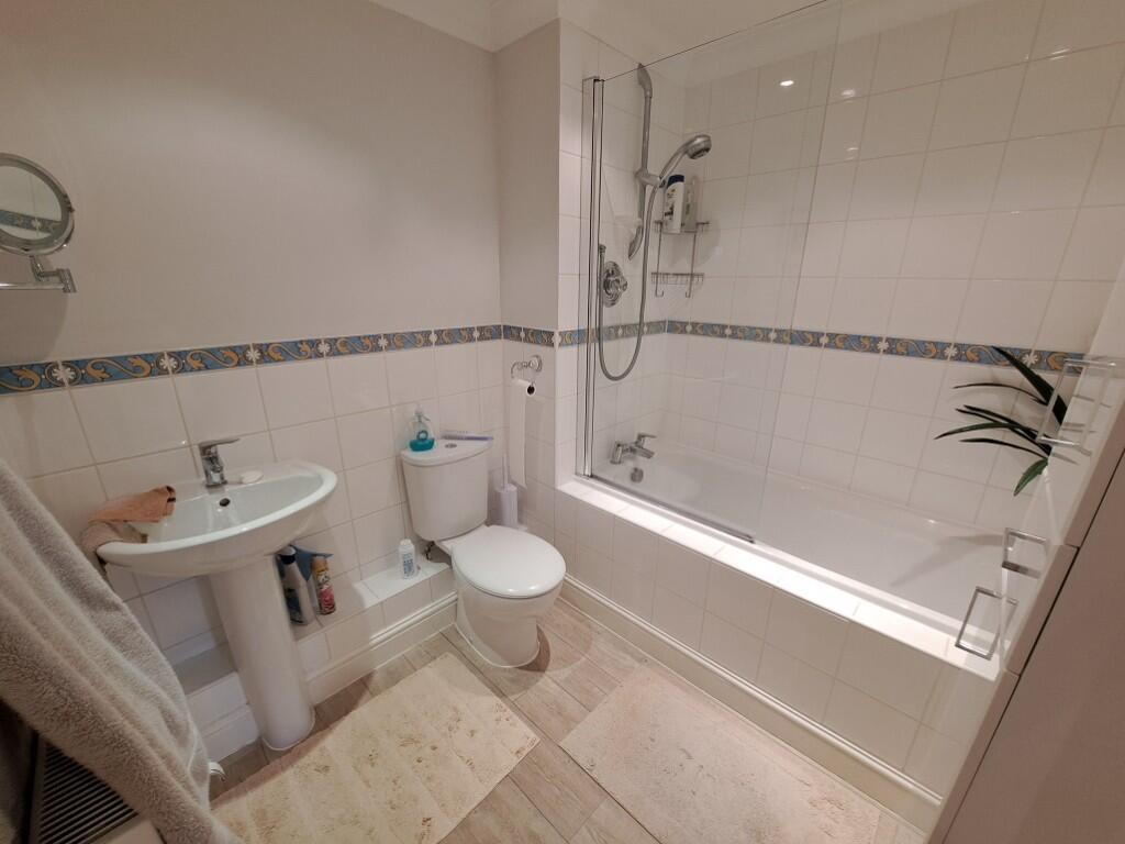 BATHROOM/WC