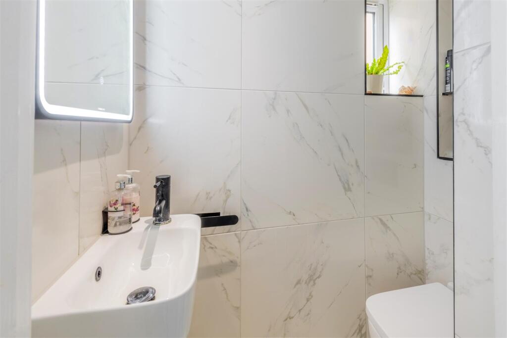 14 Upper Kingston Lane-23.jpg