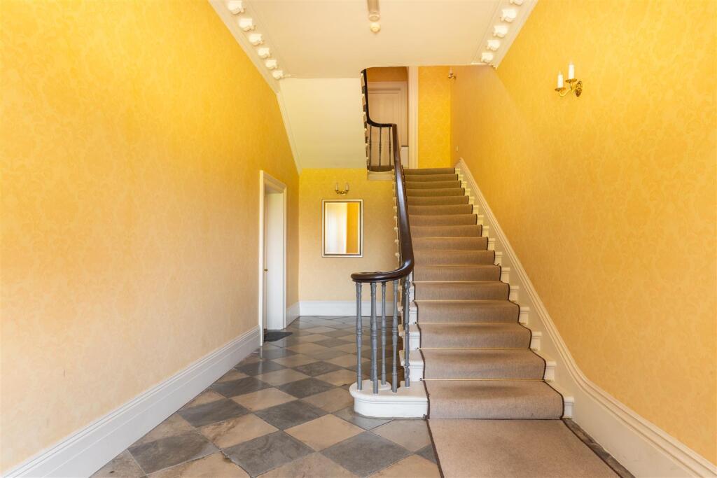 main entrance hall-2.jpg