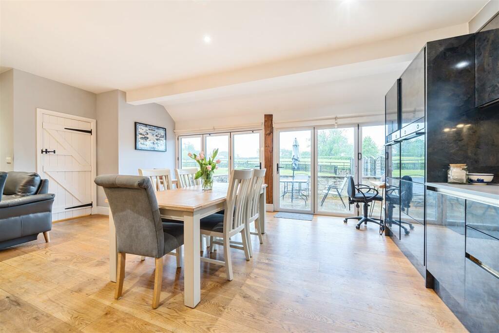 Kitchen/dining