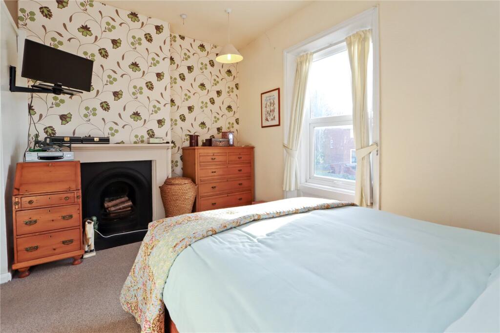 Bedroom 2 Pic 2