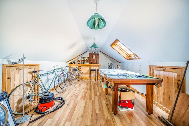 Hobby Room (above garage) 
