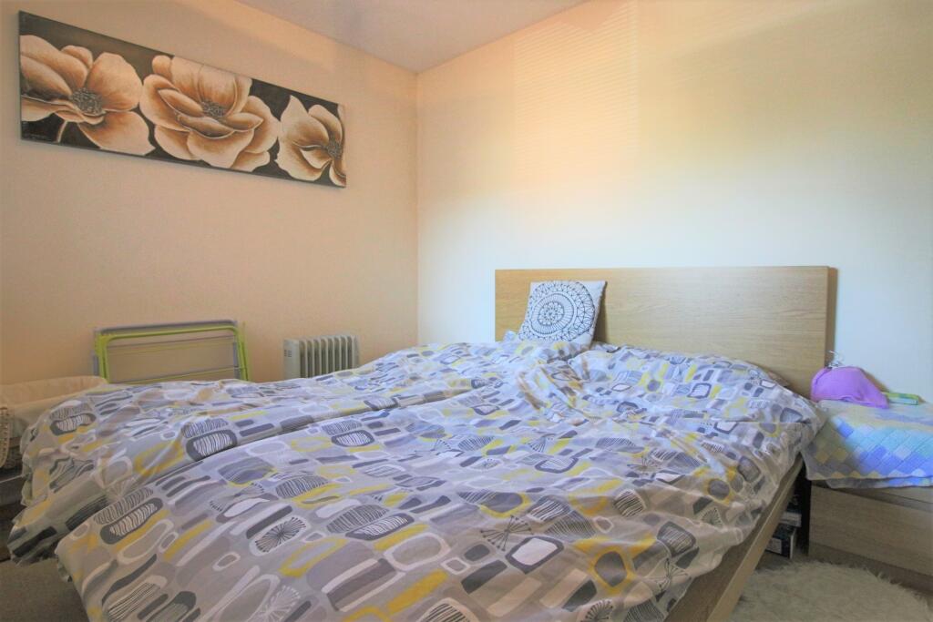 4 The Oaks Bedroom 1