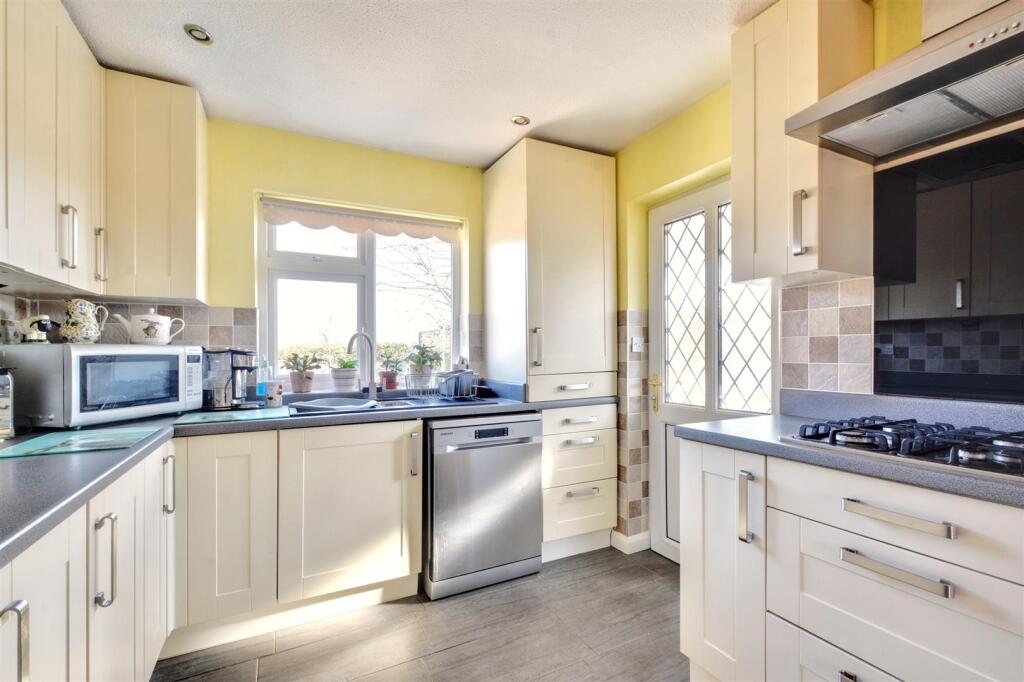 Kitchen_2.jpeg