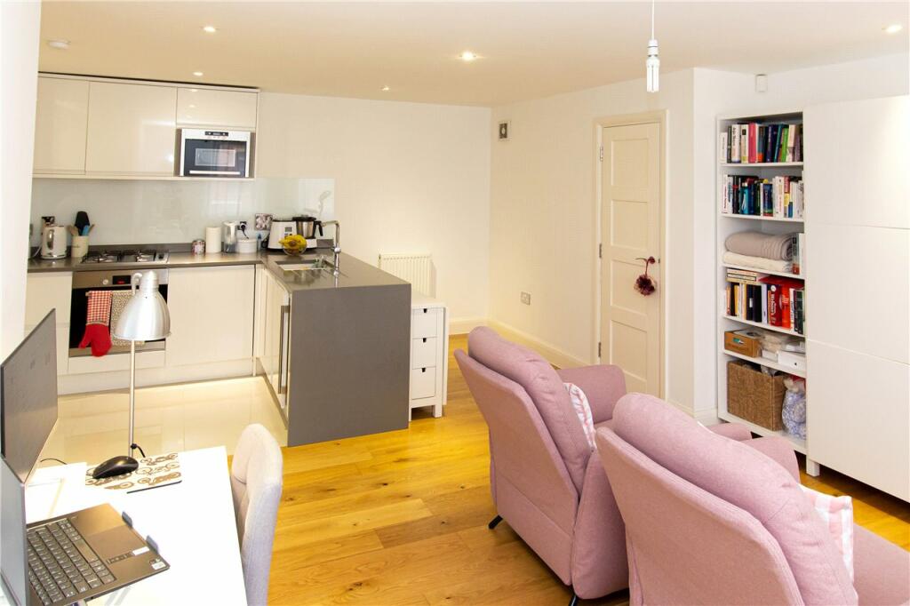 Lounge/Kitchen