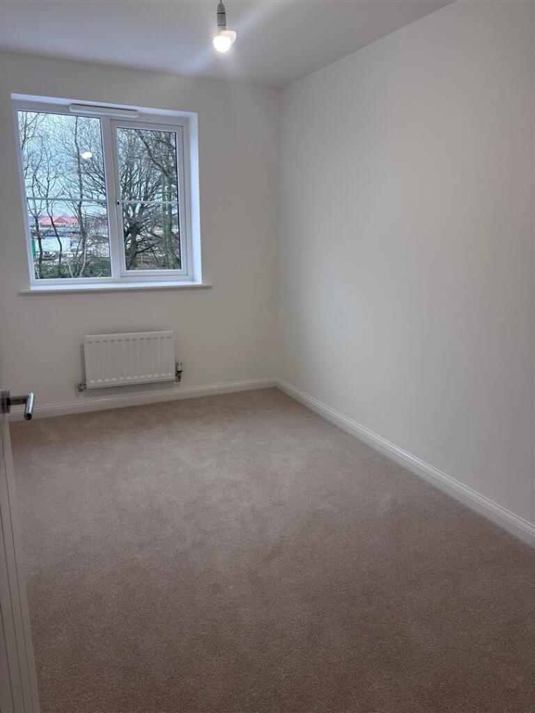 7 Girton Close - Pic 06.jpg