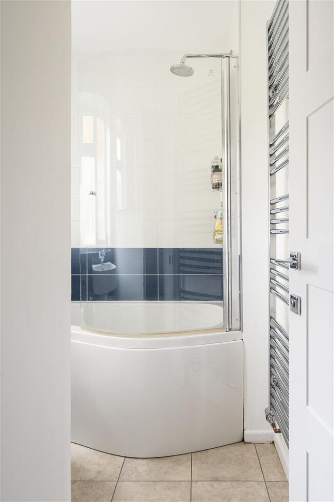 Oak Hill Court, IG8